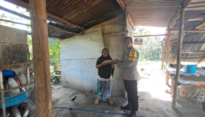 Polsek Sekotong Berikan Bantuan Nutrisi untuk Warga Pelangan