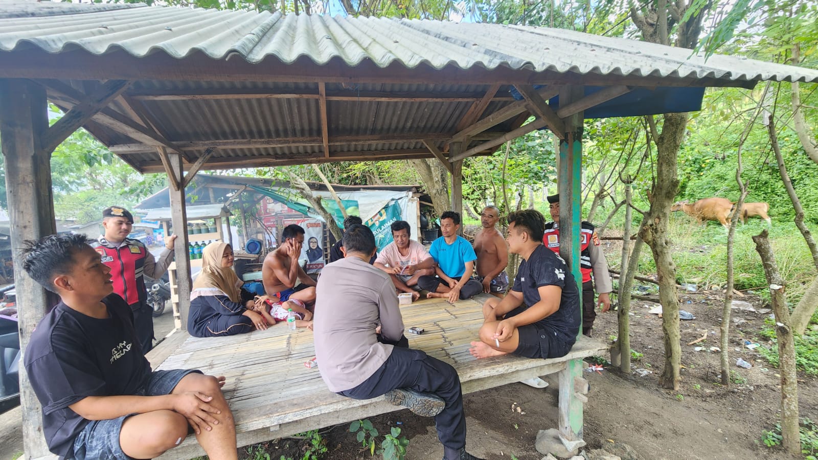 Sinergi Polisi dan Warga Sekotong Dalam Menjaga Kondusifitas Wilayah