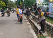 Sambut Lomba Kebersihan Tingkat Kota, Bhabinkamtibmas Kelurahan Na’e Gelar Gotong Royong Bersama Warga