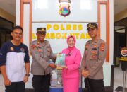 Sambut Hari Buku, Ketua Bhayangkari Cabang Lombok Utara Sumbangkan Buku Karya Ilmiahnya