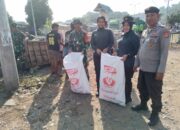 Personel Polsek Rasanae Barat Polres Bima Kota Laksanakan Bakti Sosial di Pasar Raya Amahami
