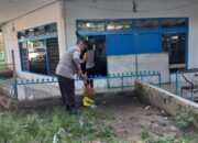 Polsek Rasanae Barat Gelar Aksi Jumat Bersih di Musholla Miftahurrahman Terminal Dara