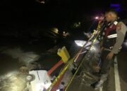 Mobil Ekspedisi Terjun ke Sungai, Polsek Kayangan Respon Cepat Olah TKP Kecelakaan