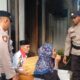 Hari Bhayangkara ke-79, Polsek Kediri Bantu Warga Lansia di Kediri Selatan