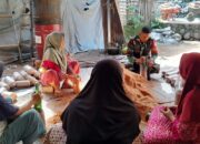 Babinsa Taman Sari Dampingi Ibu Desa Budidaya Jamur Tiram, Bangkitkan Ekonomi Warga