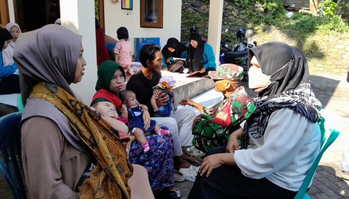 Kolaborasi Babinsa–Puskesmas Gunungsari Tingkatkan Gizi Anak Kembar