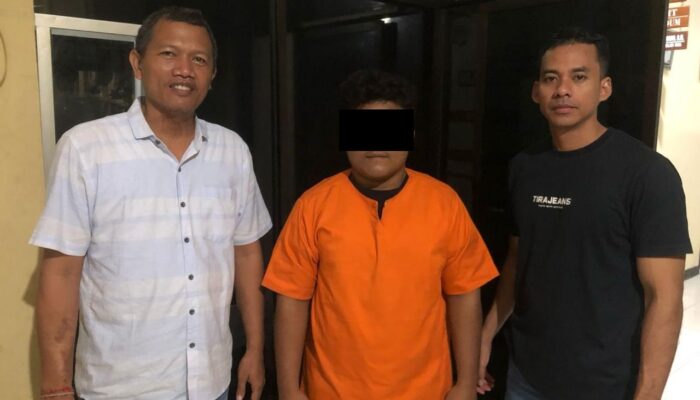 Didampingi Ibu, Terduga Pencuri Ponsel Serahkan Diri ke Polres Lombok Barat