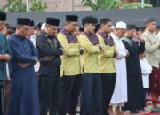 Personel Polres Bima Kota Laksanakan Sholat Idul Adha di Halaman Mako