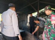 Dukung Ekonomi Lokal, Babinsa Tinjau Pembuatan Garam Tradisional