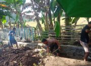 Bhabinkamtibmas Kelurahan Rite Gotong Royong Bersama Warga Bersihkan Parit Cegah DBD