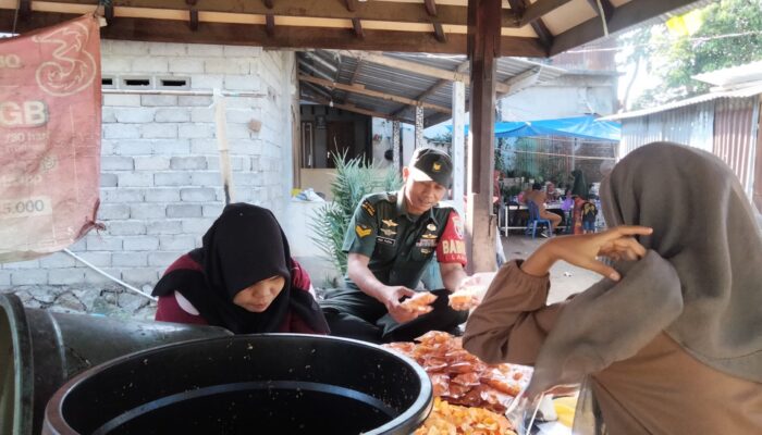 Babinsa Dukung UMKM Kripik Singkong Langko