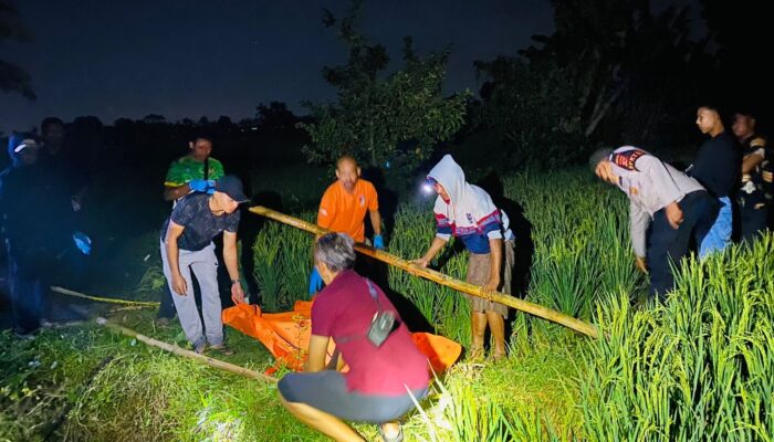 Polisi Temukan Jenazah Lansia di Sawah Kediri, Keluarga Tolak Autopsi