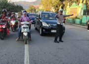 Personel Polsek Rasanae Barat Laksanakan Strong Point Pagi di Depan MTsN 1 Kota Bima