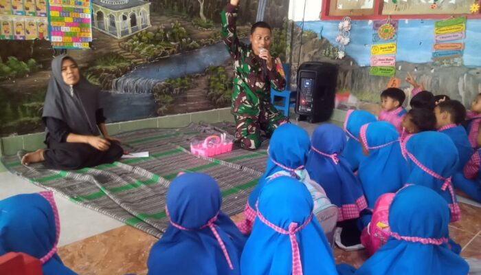 Babinsa Desa Langko Perkuat Karakter Kebangsaan dan Keamanan di PAUD Nurul Hikmah