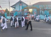 Sat Lantas Polres Bima Kota Laksanakan Strong Point, Bantu Pejalan Kaki dan Anak Sekolah Menyeberang Jalan