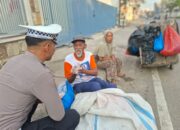 Jumat Berkah, Satlantas Polres Bima Kota Tebar Kebaikan dengan Berbagi Sedekah