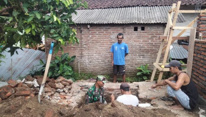 Sejumlah Keluarga di Langko Terima Bantuan Sanitasi Jamban