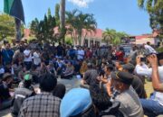 Kapolres Bima Kota Turun Langsung Pimpin Pengamanan Aksi Demo Mahasiswa di Dua Lokasi DPRD