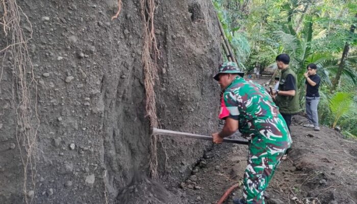 Gotong Royong TNI dan Warga Wujudkan Jalan Impian di Golong