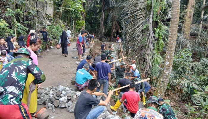 Sinergi TNI dan Sekdes Giri Madia Sukseskan TMMD Ke-126
