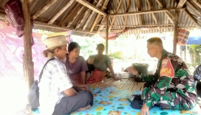 Kehangatan Babinsa di Tengah Dingin Cuaca Ekstrem Desa Langko