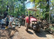 Traktor Modifikasi Jadi Andalan Angkut Material TMMD ke-126