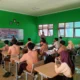 Dekatkan Diri ke Generasi Muda, Polsek Sekotong Turun ke Sekolah