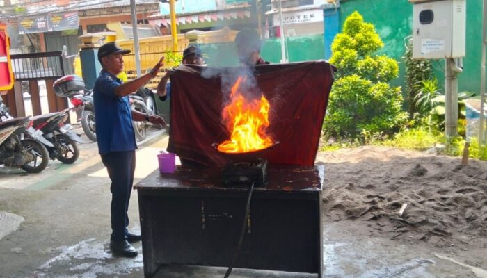 Babinsa Bengkel Dukung Pelatihan Warga dalam Cegah Kebakaran Rumah Tangga