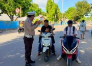 Unit Lantas Polsek Sape Laksanakan Strong Poin dan Sosialisasikan Operasi Zebra Rinjani 2025