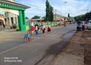 Bantu Anak Sekolah Menyebrang Jalan, Polsek Lambu Laksanakan Kegiatan Rawan Pagi