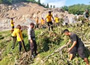 Polsek Rasanae Barat Polres Bima Kota Gelar Gotong Royong Bersama Dukung Program Pemerintah Kota Bima