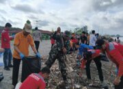 Hari Juang TNI AD, Prajurit dan Warga Bersihkan Pantai