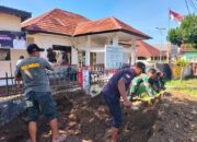 Babinsa dan Kelurahan Pagutan Timur Perkuat Sinergi Lewat Gotong Royong