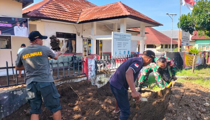 Babinsa dan Kelurahan Pagutan Timur Perkuat Sinergi Lewat Gotong Royong