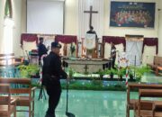 Polres Bima Kota Bersama Subden 4 Den Gegana Sat Brimobda NTB Laksanakan Sterilisasi Gereja Jelang Ibadah Natal