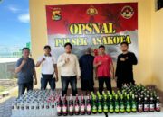 Jelang Tahun Baru, Polsek Asakota Polres Bima Kota Sita Ratusan Botol Miras Berbagai Merek