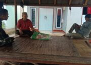 Komsos Babinsa Bentek Perkuat Ronda Malam Warga Dusun Goa