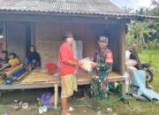 Pasca Banjir Sekotong, Babinsa Kawal Bantuan Warga Terdampak