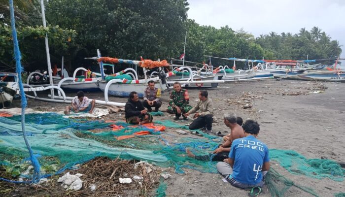 Komsos Babinsa Bangun Keselamatan Nelayan di Tengah Badai