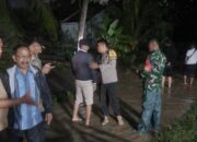 TNI–Aparat Desa Hadir di Tengah Banjir Kuripan