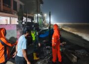 Malam Panjang Warga Bintaro, TNI Hadir di Garis Terdepan