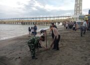 TNI-Polri dan Warga Bersatu Bersihkan Pantai KLU